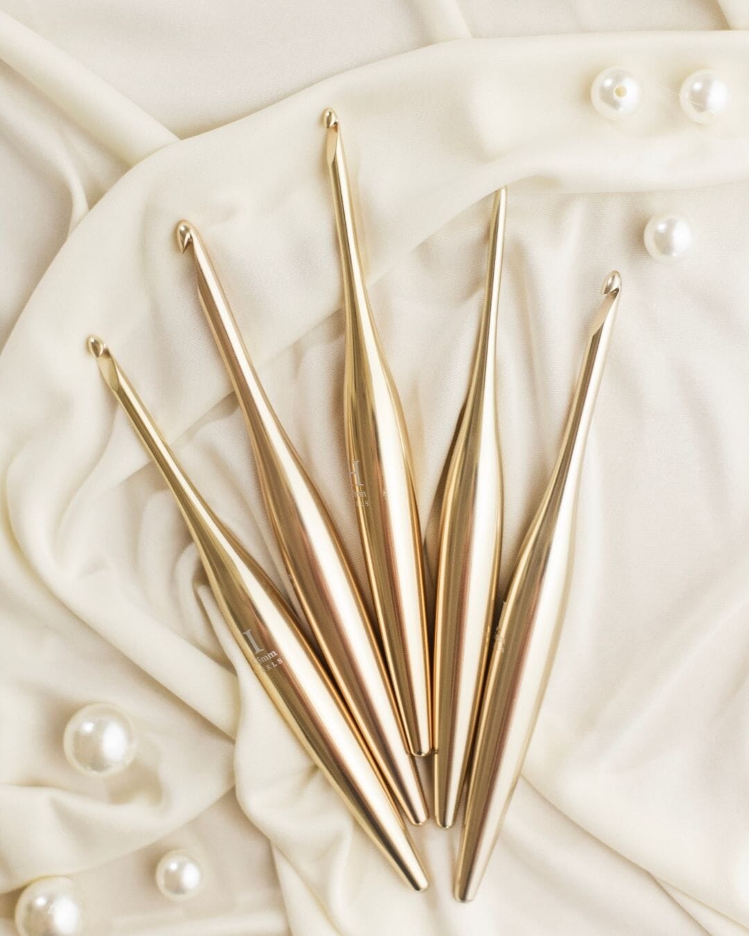 Gold Streamline Metal Crochet Hooks Metal Streamline FurlsCrochet Polished 3.50mm (E)